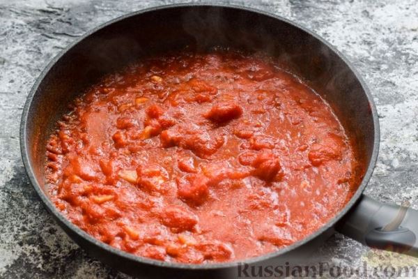 Макароны, запечённые с копчёной колбасой и томатным соусом, под сыром