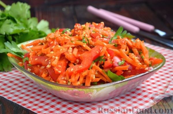 Салат с морковью по-корейски, болгарским перцем и кунжутом